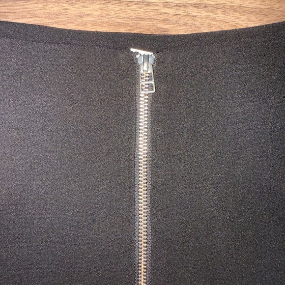 Aritzia | Wilfred | Size 2 | Black Front-Zip Skirt - Picture 4 of 7